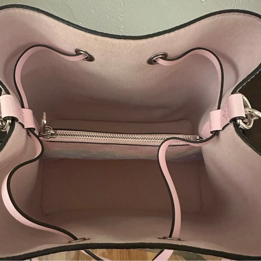 Louis Vuitton | Monogram Escale Neonoe MM Limited Edition Bucket Bag in Pastel - Picture 3 of 13